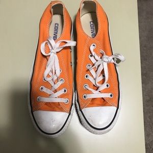 Converse tennis shoes